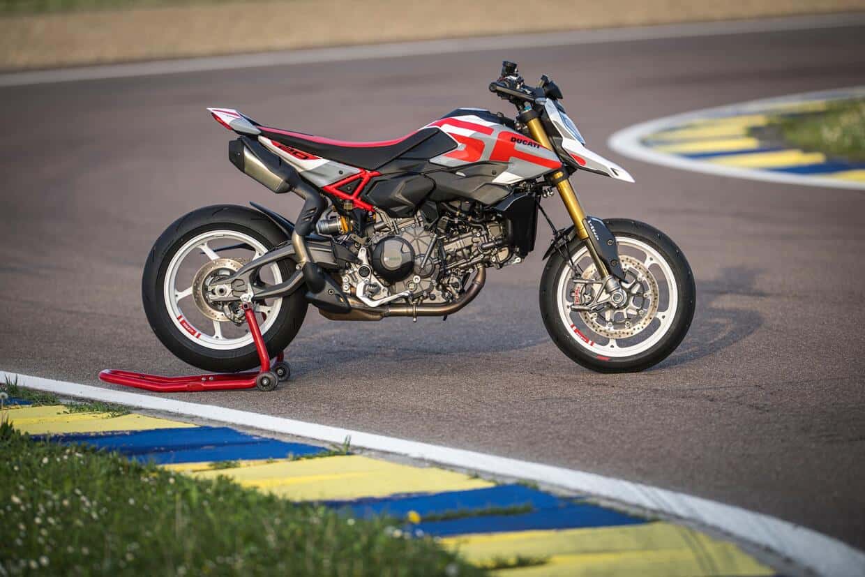 Ducati Hypermotard V2 2026: Leggerezza e Carattere in un Unico Modello Ducati Hypermotard V2 2026: Leggerezza e Carattere in un Unico Modello
