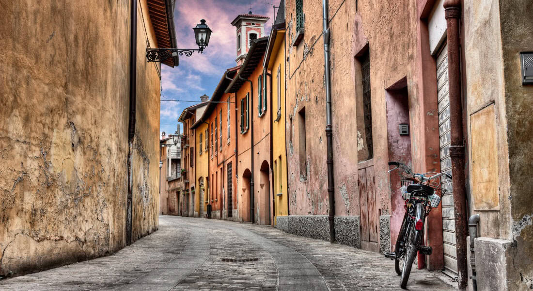 Lunigiana in Moto: Castelli, Borghi e Curve Dimenticate Lunigiana in Moto: Castelli, Borghi e Curve Dimenticate