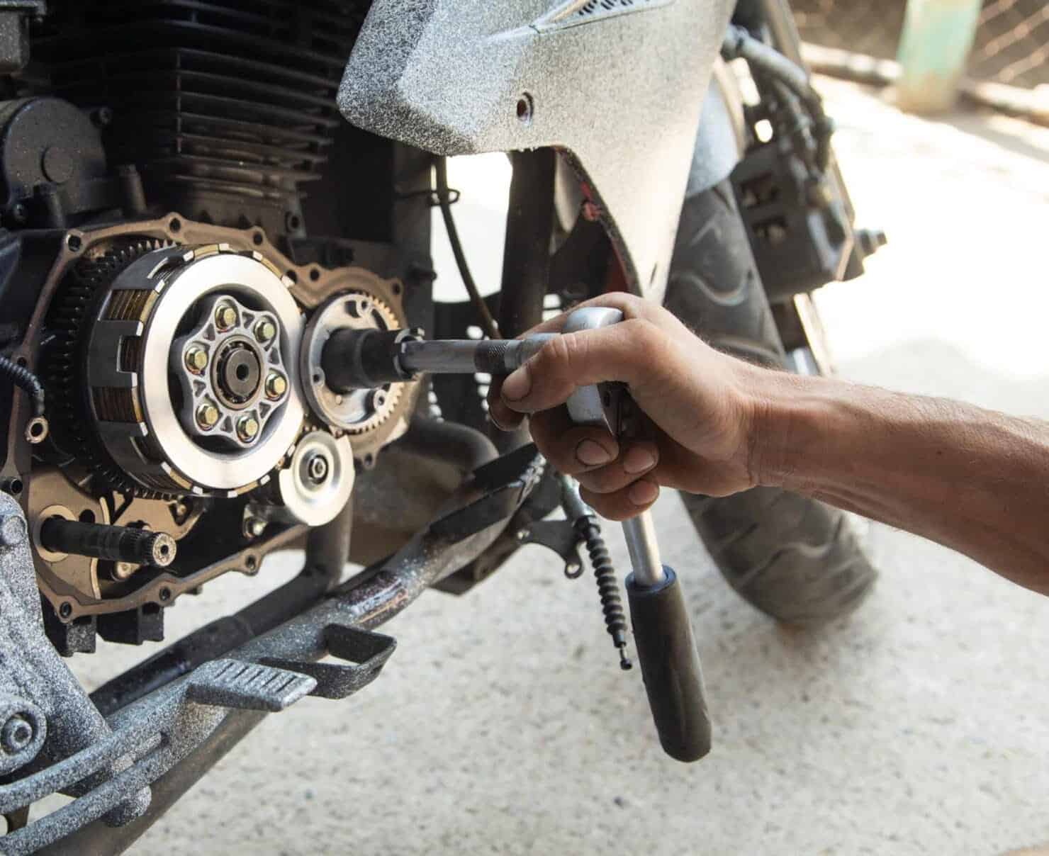 Guida Completa alla Manutenzione dei Freni della Tua Moto: Sicurezza e Prestazioni nel 2026