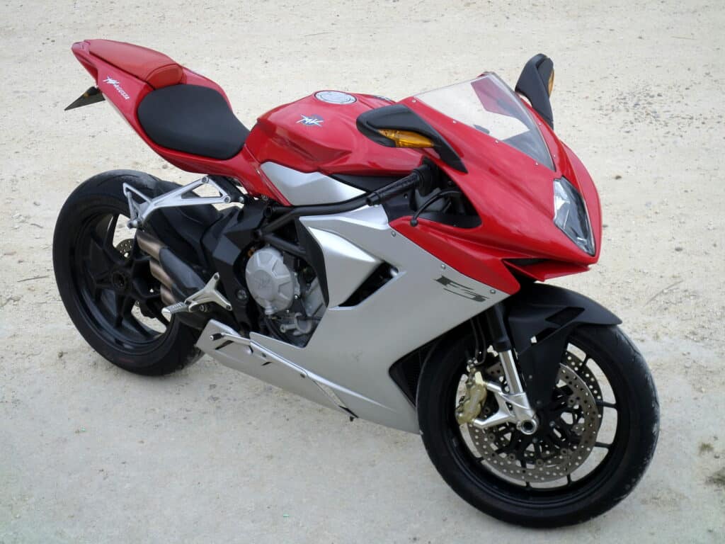 MV Agusta F3 R 2026 moto - MV Agusta F3 R 2026: Prezzo Ridotto e Dotazione Completa - guida 1776792912297