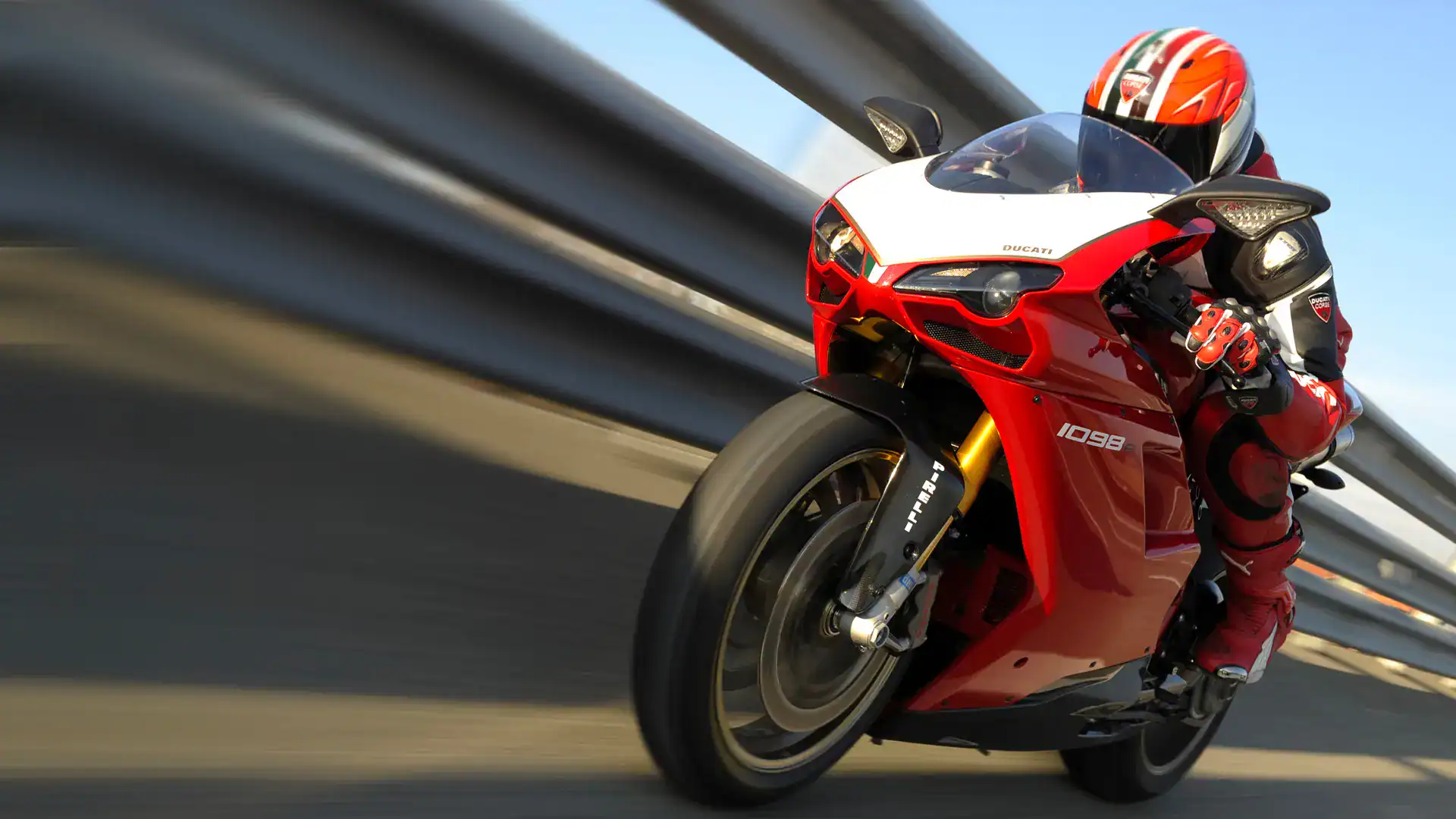 Vantaggi e Svantaggi delle Moto Sportive nel 2026