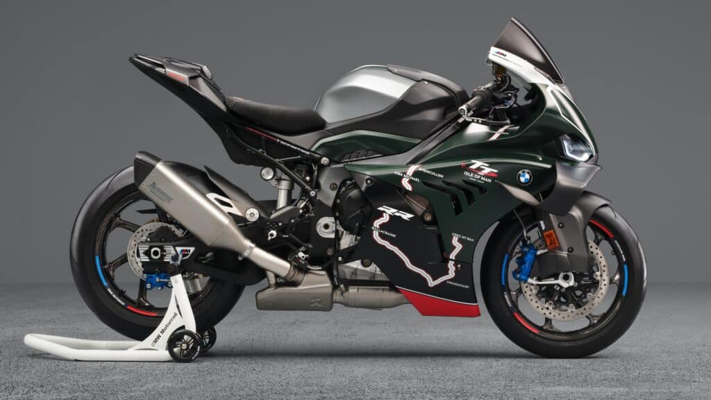 BMW M1000RR Limited Edition Isle of Man TT moto - BMW M1000RR Limited Edition Isle of Man TT: anticipazioni sulla nuova ipersportiva - guida 1779612607985