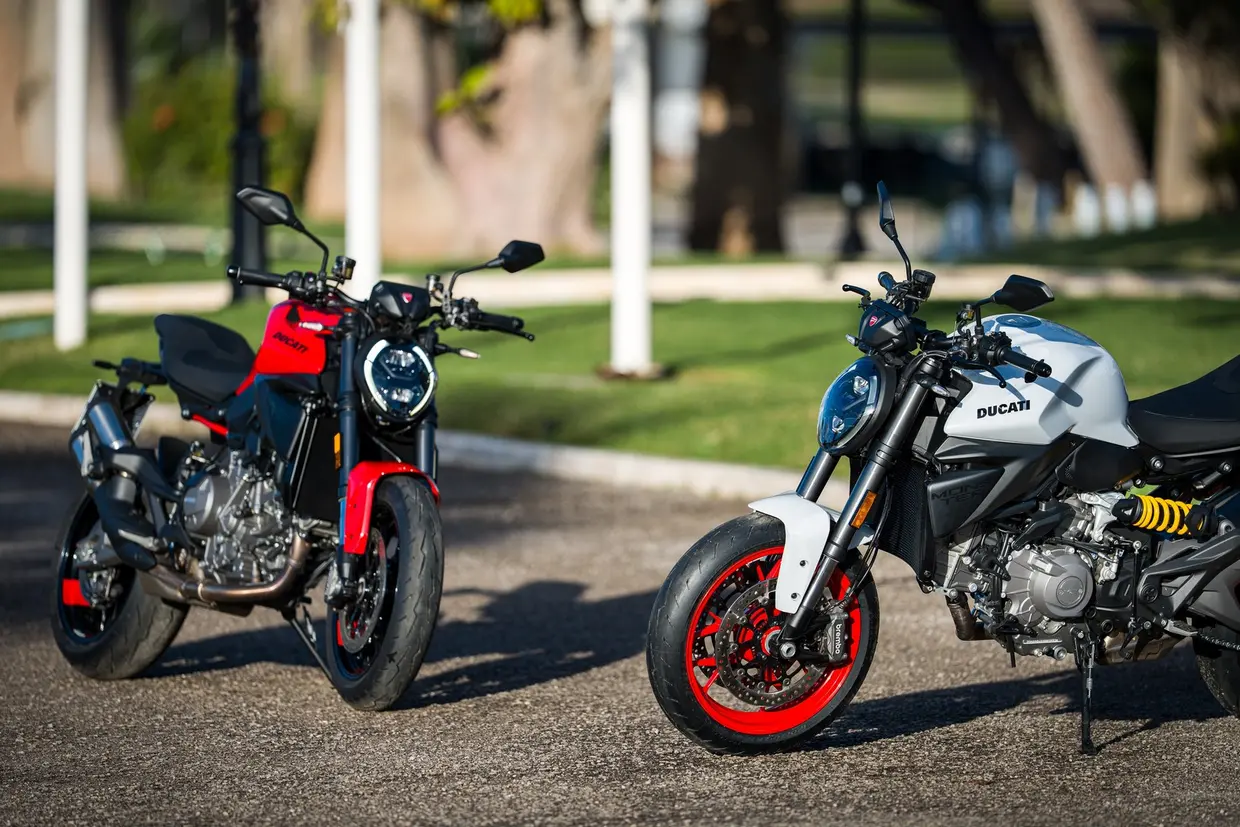 Scopri la nuova Ducati Monster V2 2026: Un