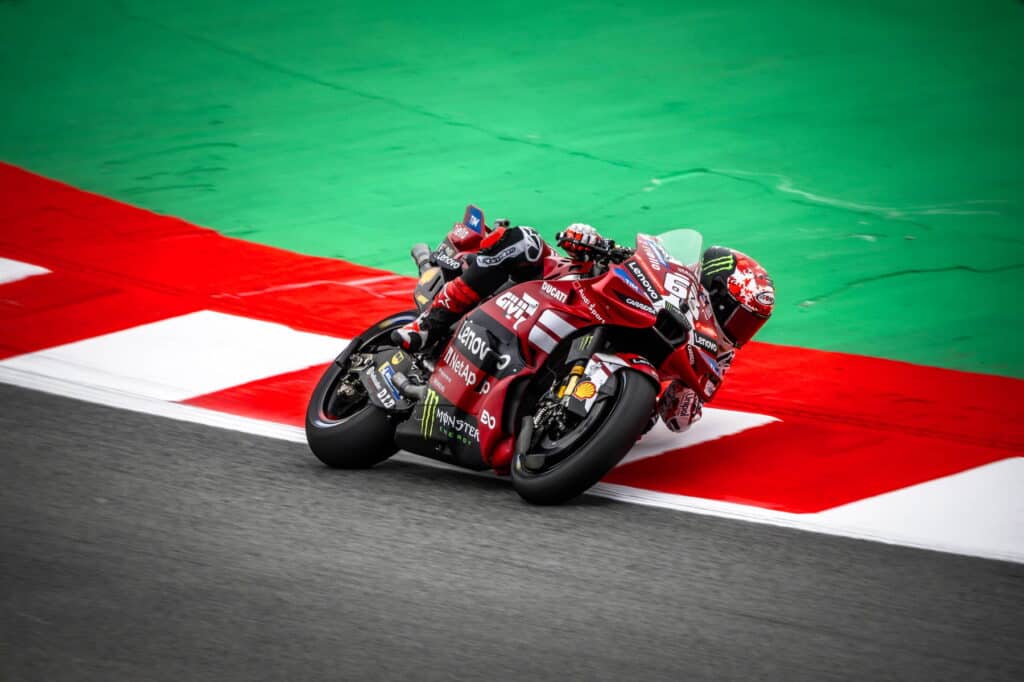 MotoGP Catalunya 2026 moto - MotoGP Catalunya: Rivola sollecita una revisione delle regole dopo l'incidente di Acosta - guida 1779093011187