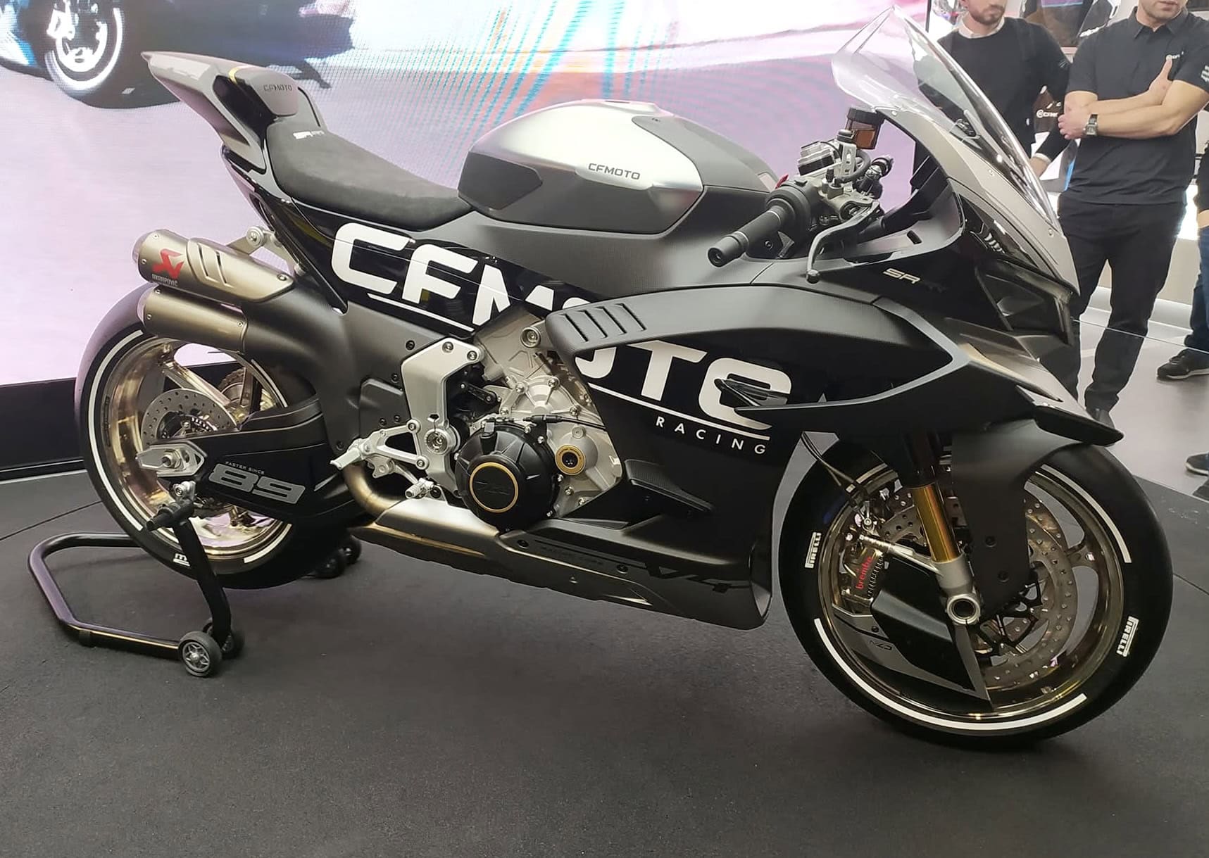 CFMOTO V4 SR-RR: La Superbike Cinese Che Sfida i Limiti di Velocità