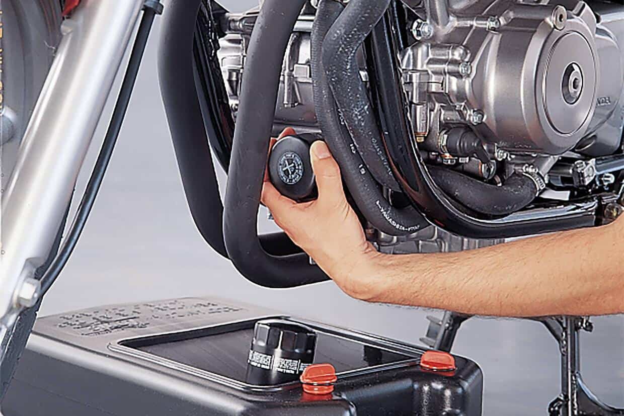 Cambio Olio Moto: Guida Completa Fai-da-Te 2026 Cambio Olio Moto: Guida Completa Fai-da-Te 2026