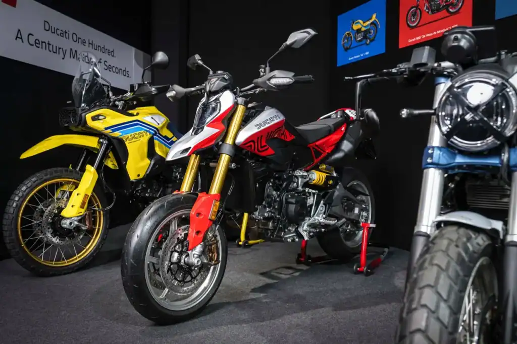 Ducati Panigale V2 S 100 Centenario moto - Ducati Panigale V2 S 100 Centenario: Omaggio alla Leggenda della 750 Super Sport - guida 1780476010411