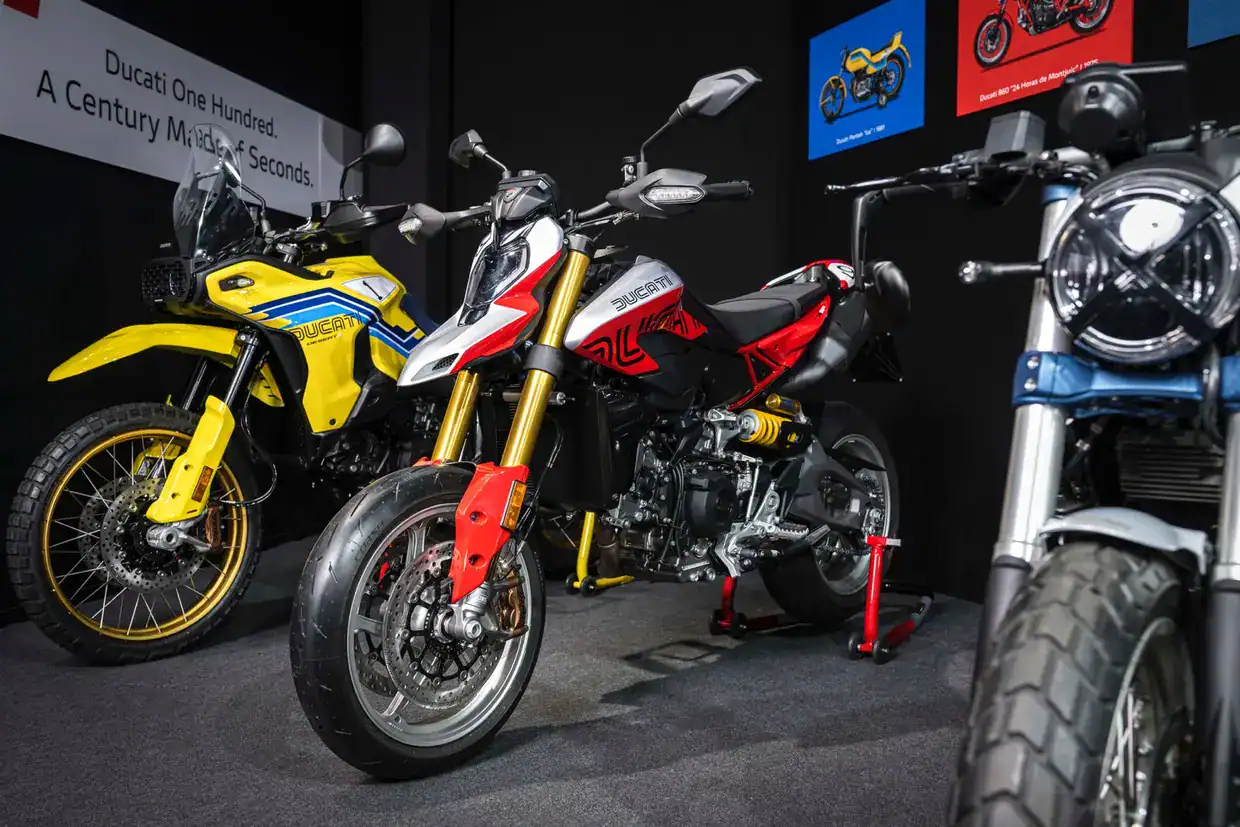 Ducati Panigale V2 S 100 Centenario: Omaggio alla Leggenda della 750 Super Sport