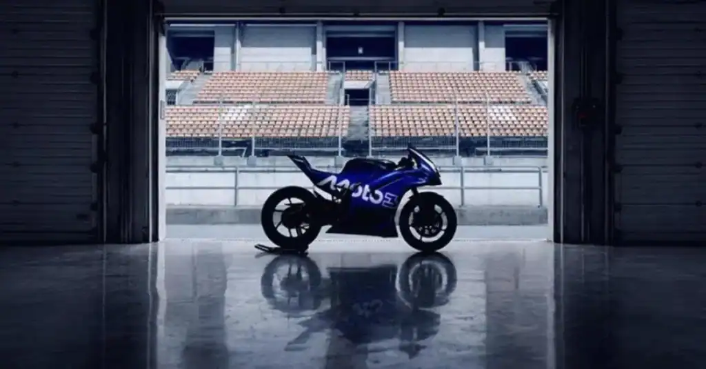 MotoGP 2026 Yamaha Moto3 moto - MotoGP 2026: Yamaha diventa fornitore unico in Moto3 - guida 1782463809274