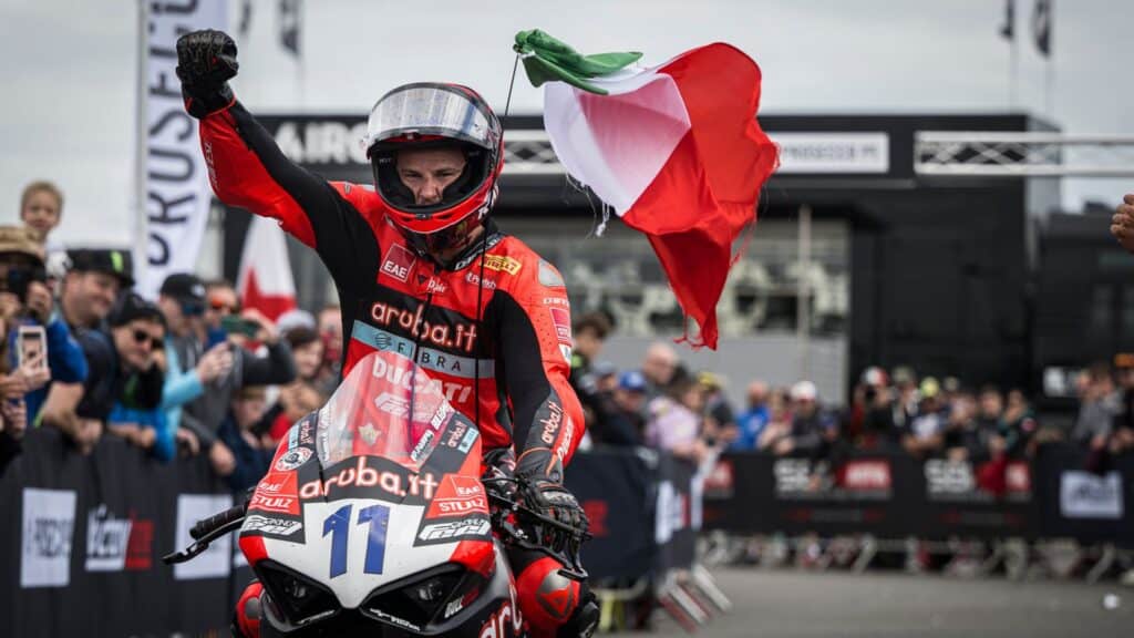 Nicolò Bulega Ducati SBK moto - Nicolò Bulega e il supporto Ducati nel Mondiale SBK: il ruolo chiave della VR46 - guida 1781598610228