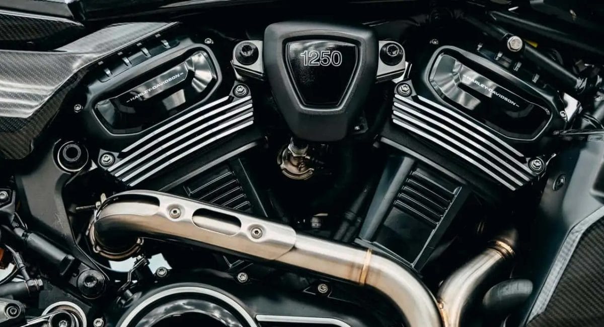 Regal Raptor DD1000C: La Cruiser Cinese che Sfida Harley con Innovazioni Uniche