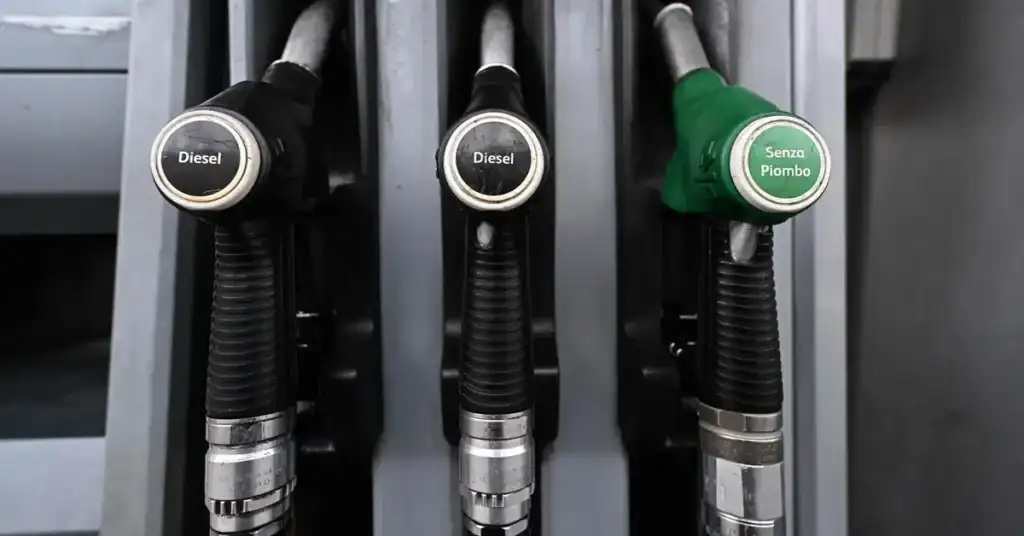 aumento accise carburanti moto moto - Aumento delle Accise sui Carburanti: Impatto sui Costi per Moto e Scooter - guida 1783068608161