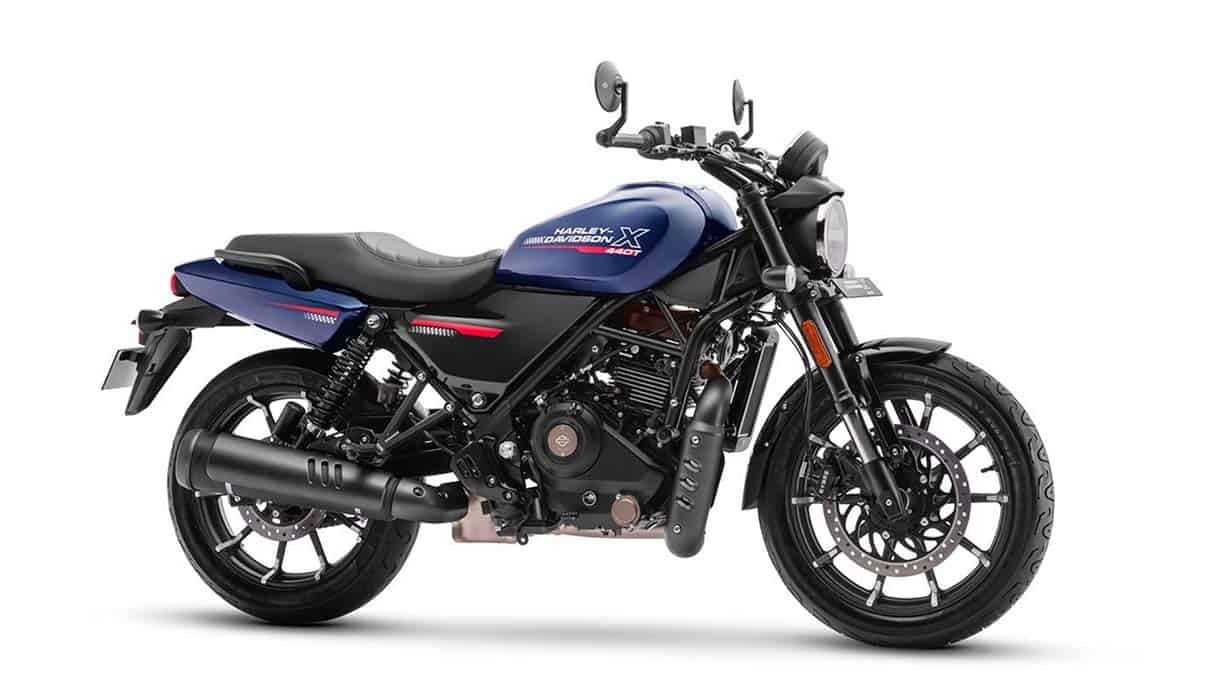 Bajaj annuncia una moto elettrica per il 2028: la sfida a Hero e TVS è iniziata