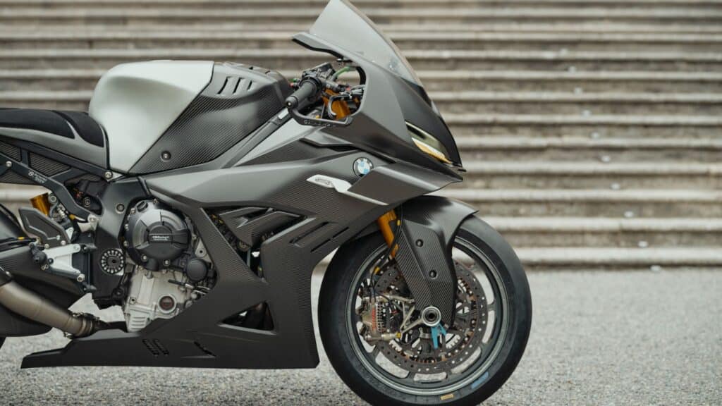 BMW M1000RR 2027 moto - BMW M1000RR 2027: la Nuova Superbike Pronta a Conquistare con un Telaio Rivoluzionato - guida 1784191208934