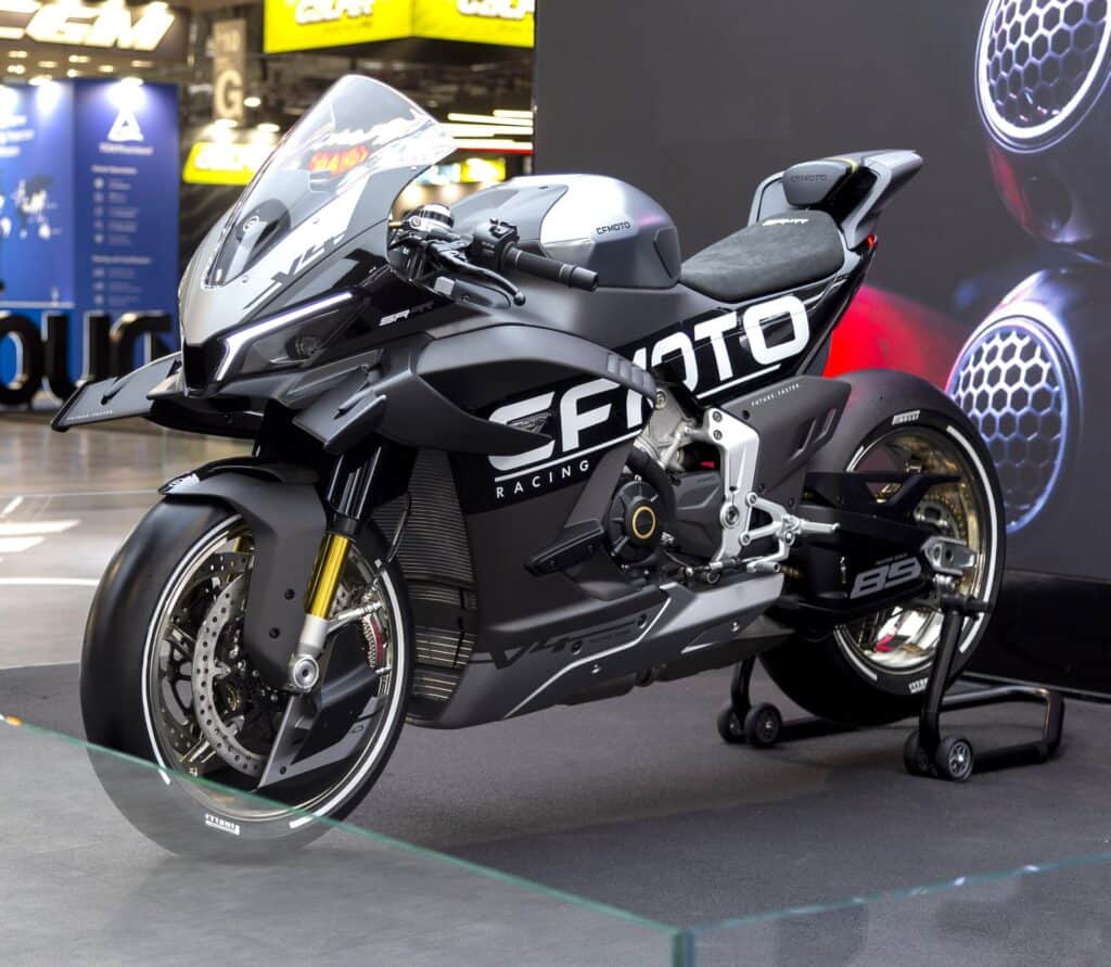 CFMOTO V4SR-RR moto - CFMOTO V4SR-RR: Innovazione aerodinamica nella galleria del vento Pininfarina - guida 1784882410844