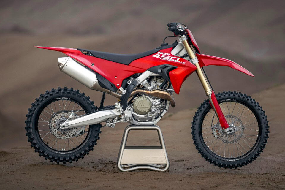 Ducati Desmo450 SM moto - Ducati celebra 100 anni: svelata la Desmo450 SM al World Ducati Week - guida 1783240806906