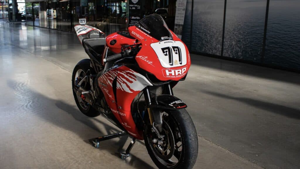 Honda CBR1000RR8 Fireblade asta moto - Honda CBR1000RR8 Fireblade: All'asta l'ex moto di Guy Martin - guida 1784797209928