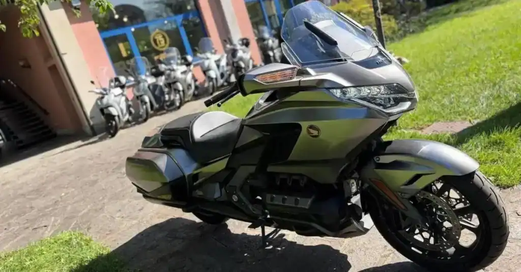 Honda Gold Wing 1800 Bagger usata moto - Honda Gold Wing 1800 Bagger: l'Usato che Rivoluziona il Touring - guida 1784278215034